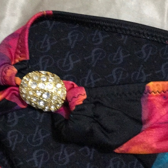 VS Expensive Line Swimsuit - Picture 2 of 8